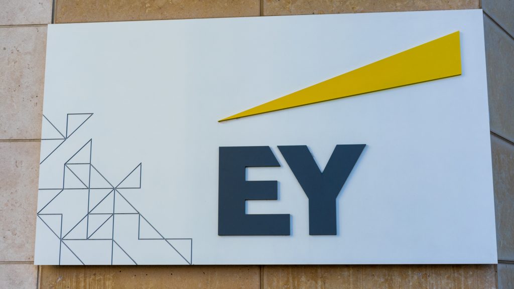 Ernst & Young (EY) - Le géant de l'audit financier adopte le réseau Polygon